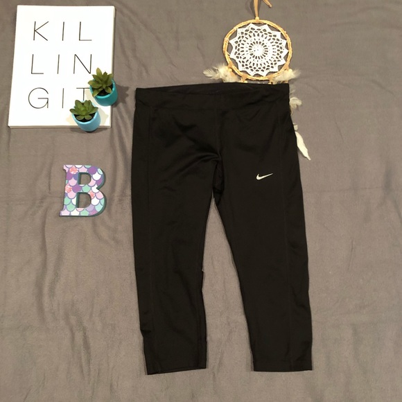 Nike Pants - Nike Cropped Leggings